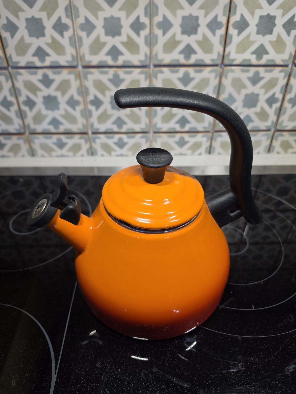 Le Creuset Classic Whistling Kettle in Flame